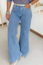 Eva Jeans in Mid Blue