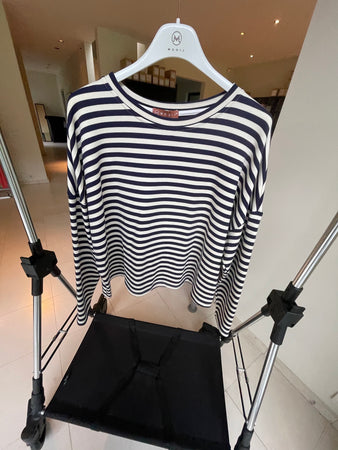 INTAKEFOTO (tijdelijk) – Lou Striped Sweater in Navy & Off White – vervangen door productfoto
