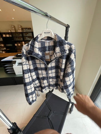 INTAKEFOTO (tijdelijk) – Tess Teddy Jacket in Navy & Off White – vervangen door productfoto